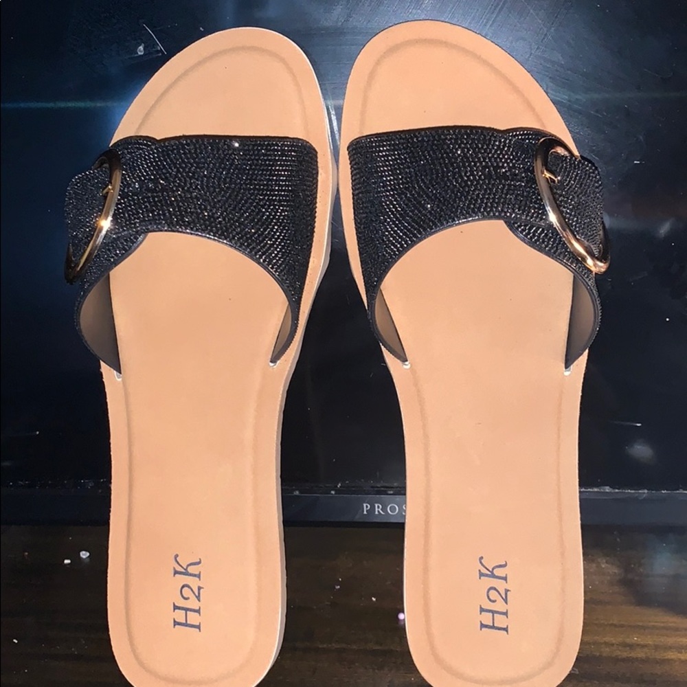 selling these really cute sandals lmk